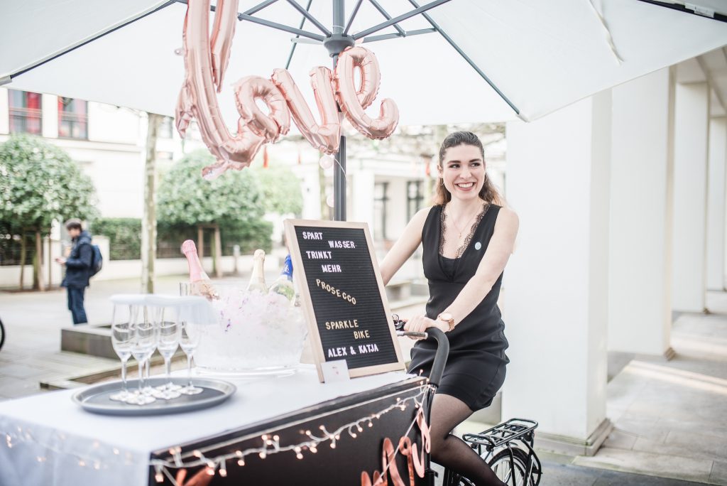 Sektempfang Messe, Sektempfang Hochzeitsmesse, Hochzeitsmesse, Sektempfang zur standesamtlichen Hochzeit am Schloss Ahrensburg, Sektempfang Hochzeit, Hochzeit Empfang, besonderer Sektempfang, Sektempfang Geburtstag, Sektempfang Event, Ideen für besonderen Sektempfang, Sektempfang Hamburg, Sektempfang Kiel, Sektempfang Lübeck, Sektempfang auf einer Messe