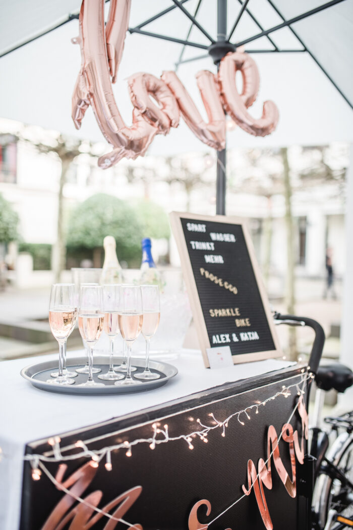 Sparkle Bike - Mobiler Sektempfang, Sektempfang zur standesamtlichen Hochzeit am Schloss Ahrensburg, Sektempfang Hochzeit, Hochzeit Empfang, besonderer Sektempfang, Sektempfang Geburtstag, Sektempfang Event, Ideen für besonderen Sektempfang, Sektempfang Hamburg, Sektempfang Kiel, Sektempfang Lübeck,