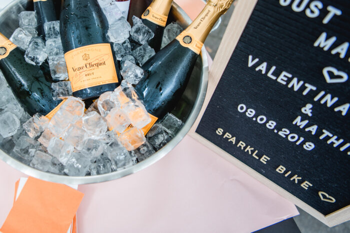 Sparkle Bike, Sektempfang zur standesamtlichen Hochzeit am Schloss Ahrensburg, Sektempfang Hochzeit, Hochzeit Empfang, besonderer Sektempfang, Sektempfang Geburtstag, Sektempfang Event, Ideen für besonderen Sektempfang, Sektempfang Hamburg, Sektempfang Kiel, Sektempfang Lübeck, Sparkle Bike Mobiler Sektempfang