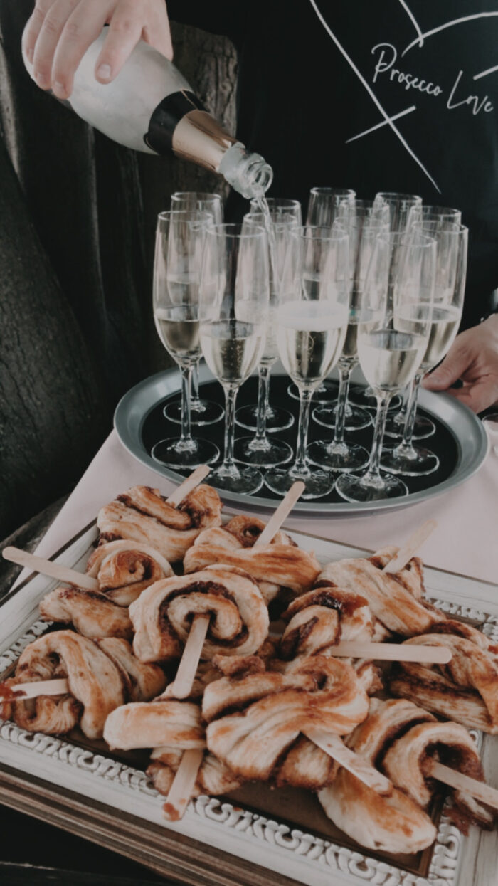 Sparkle Bike, Sektempfang zur standesamtlichen Hochzeit am Schloss Ahrensburg, Sektempfang Hochzeit, Hochzeit Empfang, besonderer Sektempfang, Sektempfang Geburtstag, Sektempfang Event, Ideen für besonderen Sektempfang, Sektempfang Hamburg, Sektempfang Kiel, Sektempfang Lübeck, Sparkle Bike Mobiler Sektempfang