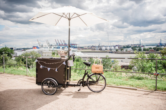 Sparkle Bike, Sektempfang zur standesamtlichen Hochzeit am Schloss Ahrensburg, Sektempfang Hochzeit, Hochzeit Empfang, besonderer Sektempfang, Sektempfang Geburtstag, Sektempfang Event, Ideen für besonderen Sektempfang, Sektempfang Hamburg, Sektempfang Kiel, Sektempfang Lübeck, Sparkle Bike Mobiler Sektempfang