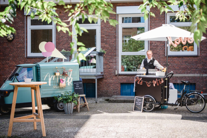 Sparkle Bike, Sektempfang zur standesamtlichen Hochzeit am Schloss Ahrensburg, Sektempfang Hochzeit, Hochzeit Empfang, besonderer Sektempfang, Sektempfang Geburtstag, Sektempfang Event, Ideen für besonderen Sektempfang, Sektempfang Hamburg, Sektempfang Kiel, Sektempfang Lübeck, Sparkle Bike Mobiler Sektempfang
