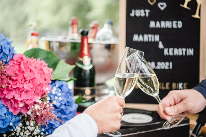 Sparkle Bike, Sektempfang zur standesamtlichen Hochzeit am Schloss Ahrensburg, Sektempfang Hochzeit, Hochzeit Empfang, besonderer Sektempfang, Sektempfang Geburtstag, Sektempfang Event, Ideen für besonderen Sektempfang, Sektempfang Hamburg, Sektempfang Kiel, Sektempfang Lübeck, Sparkle Bike Mobiler Sektempfang