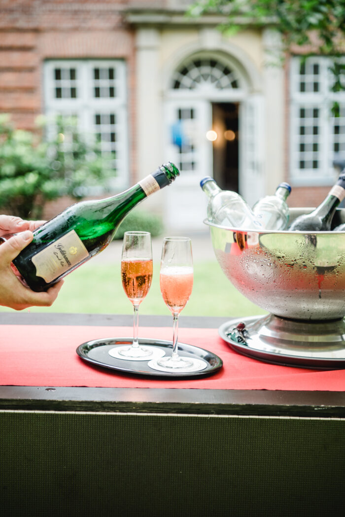 Sparkle Bike, Sektempfang zur standesamtlichen Hochzeit am Schloss Ahrensburg, Sektempfang Hochzeit, Hochzeit Empfang, besonderer Sektempfang, Sektempfang Geburtstag, Sektempfang Event, Ideen für besonderen Sektempfang, Sektempfang Hamburg, Sektempfang Kiel, Sektempfang Lübeck, Sparkle Bike Mobiler Sektempfang